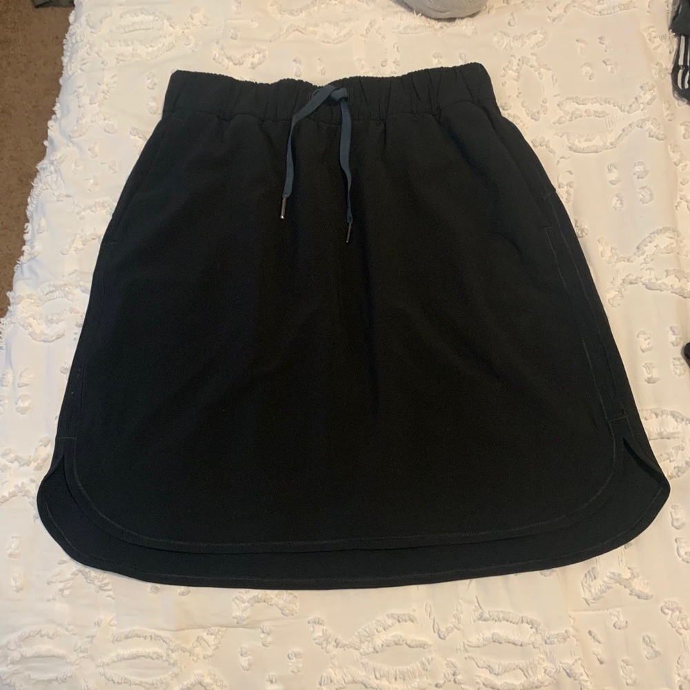 Lululemon black skirt